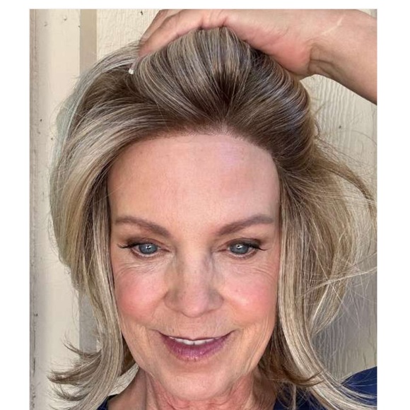 Jon Renau smart lace Elizabeth wig - Picture 7 of 11